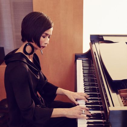 https://www.steinway.com/news/features/owners/josie-natori
